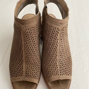 Vince Camuto shoes 8M‎